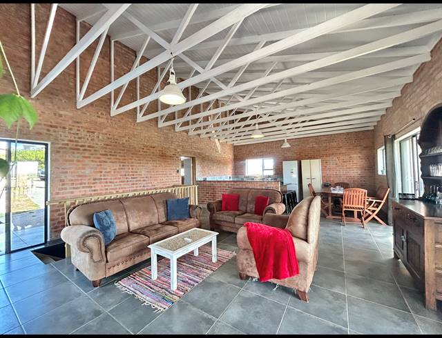 3 BEDROOM FREEHOLD FOR SALE IN PARADISE BEACH